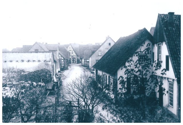 BlicK in die Bahnhofstraße um 1900
