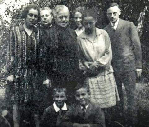 Gertrud Block mit Familie Gertrud Block mit Familie